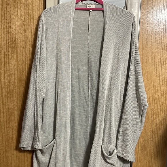 Donni grey and white striped one size fits all wrap cardigan front pockets - Picture 2 of 10